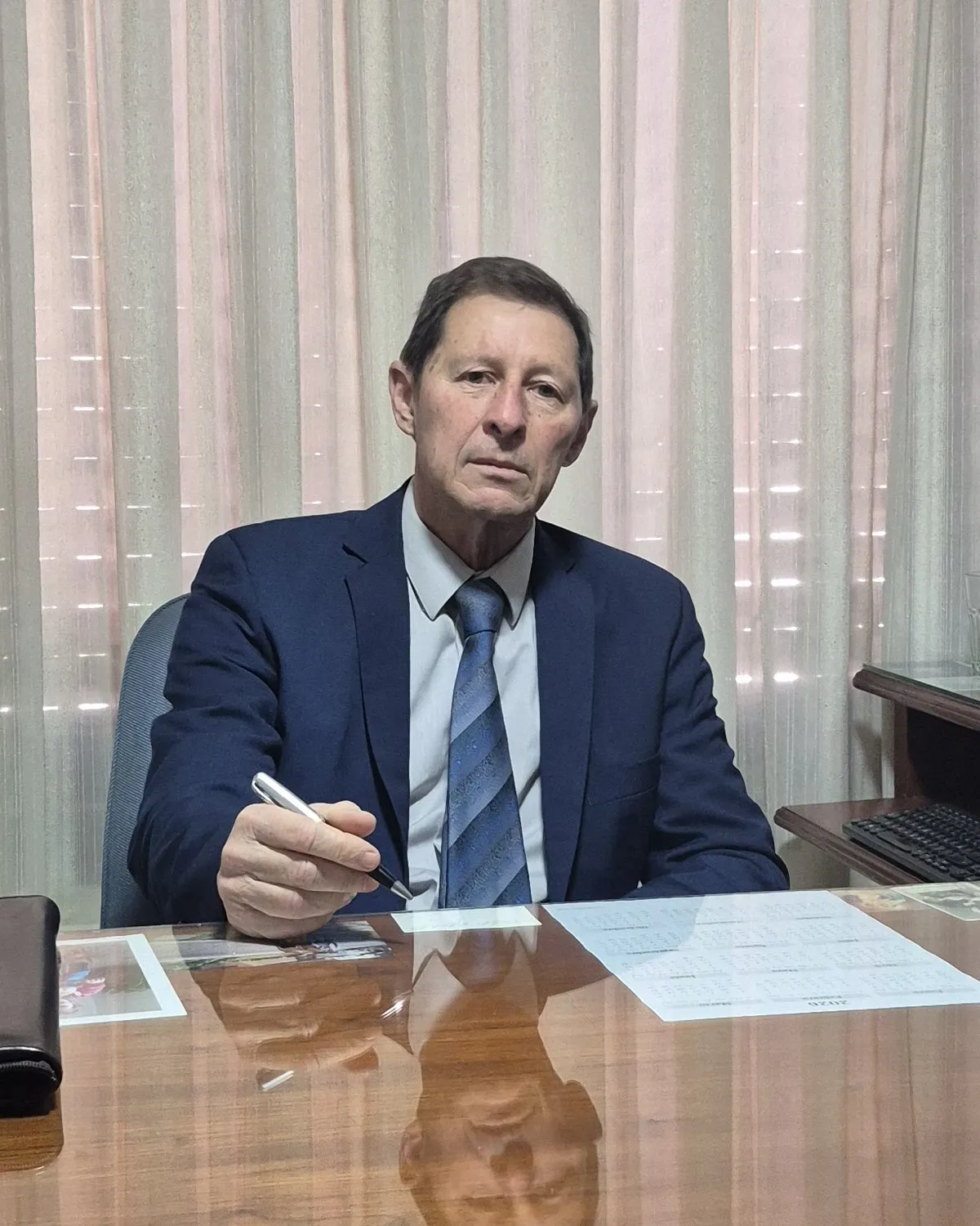 Retrato de Dr. Ernesto Raúl Salguero en el estudio